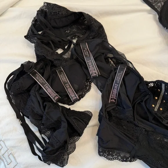 VS Elegant Black Lace Lingerie Set - Picture 11 of 12